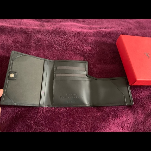 FERRARI Passport and document holder EXCLUSIVELY FOR FERRARI F1 CLUB - Picture 4 of 4